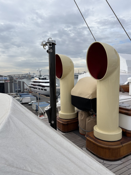 Carenados de fibra de vidrio instalados en la cubierta superior